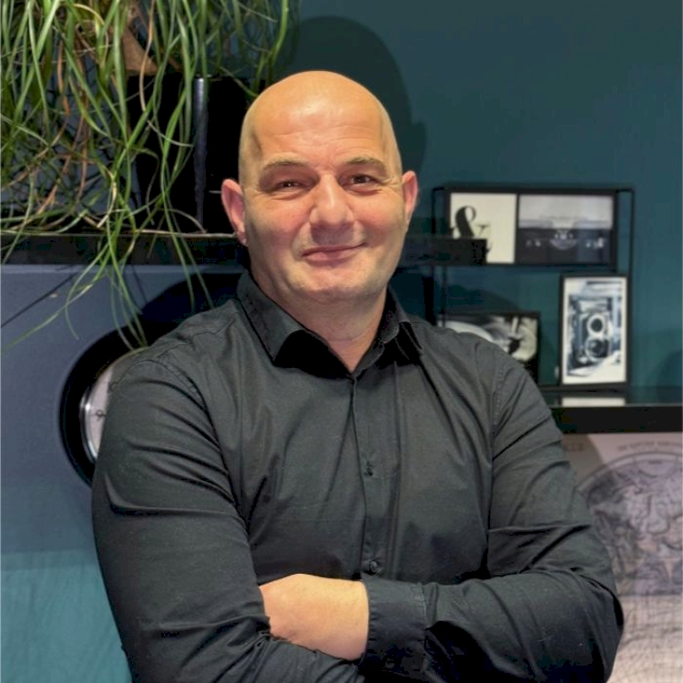 Pierre CHAILLAN (Chargé de maintenance)